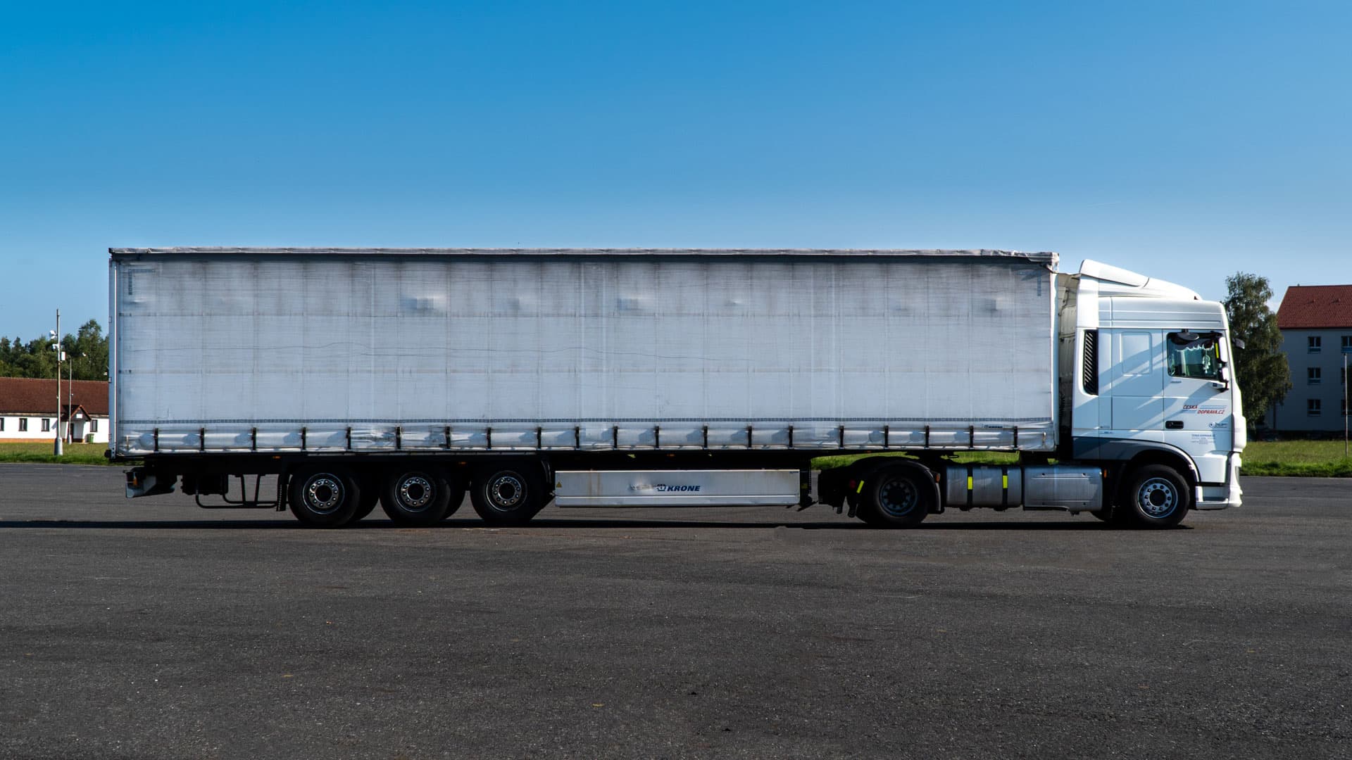 Nákladní vůz DAF XF + návěs KRONE