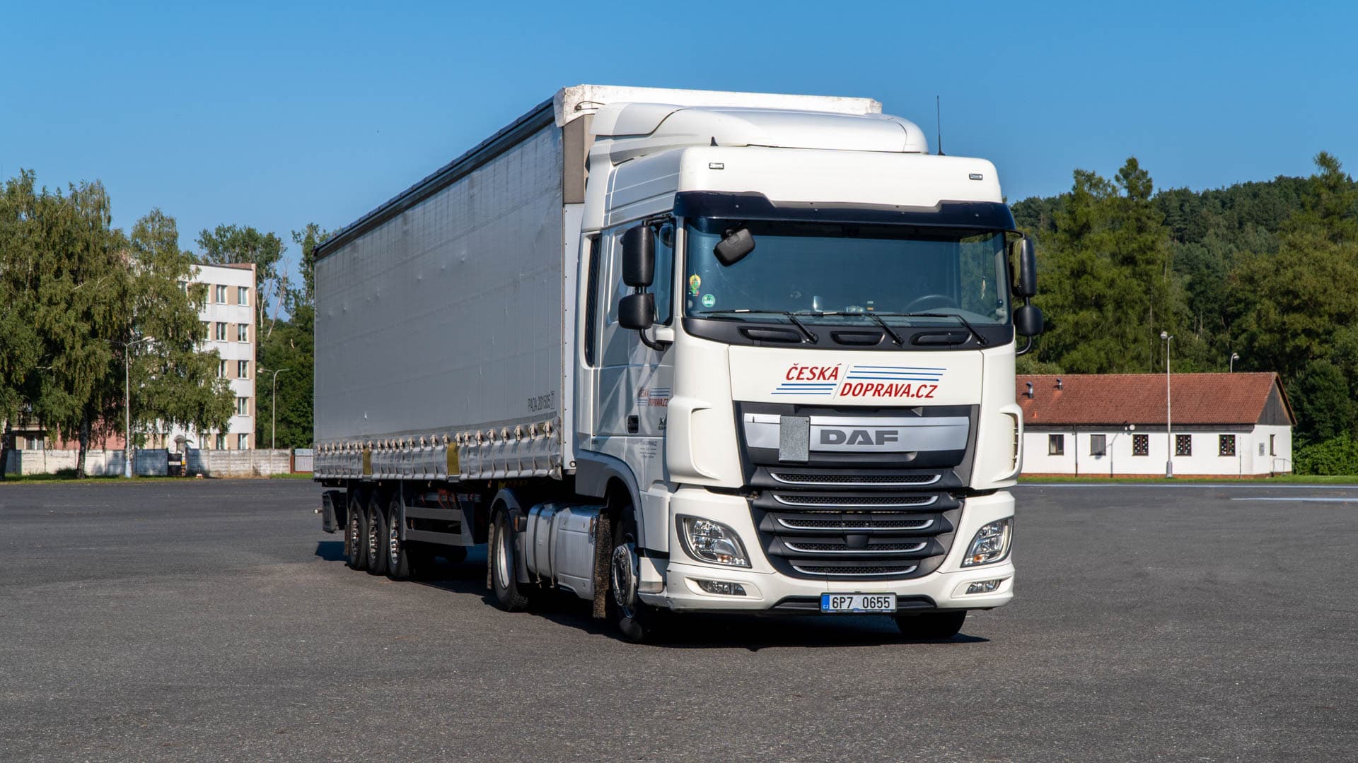 Nákladní vůz DAF XF + návěs SCHMITZ