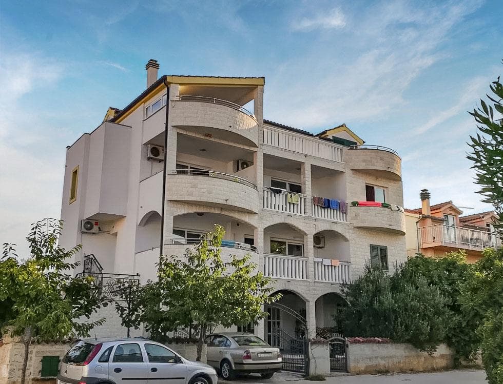 KOR2502 VODICE - Villa Ruža***