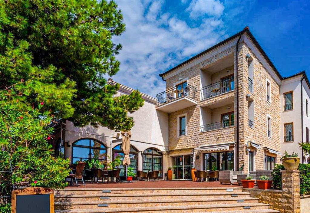 KOR2503 VODICE - Hotel Nikola***