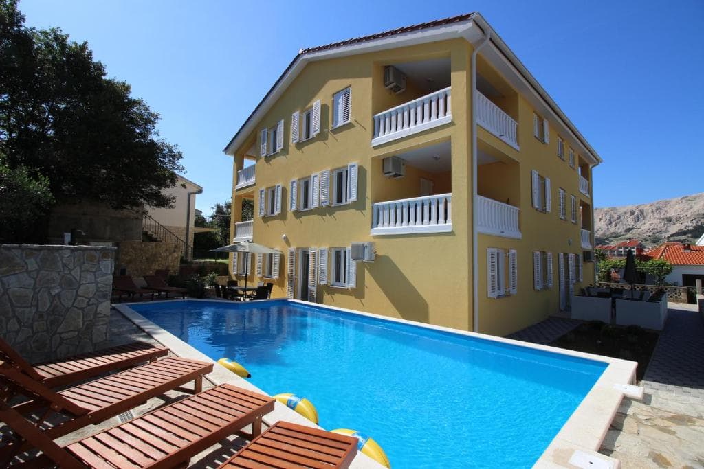 KEL2517 BAŠKA -Vila Gorica****