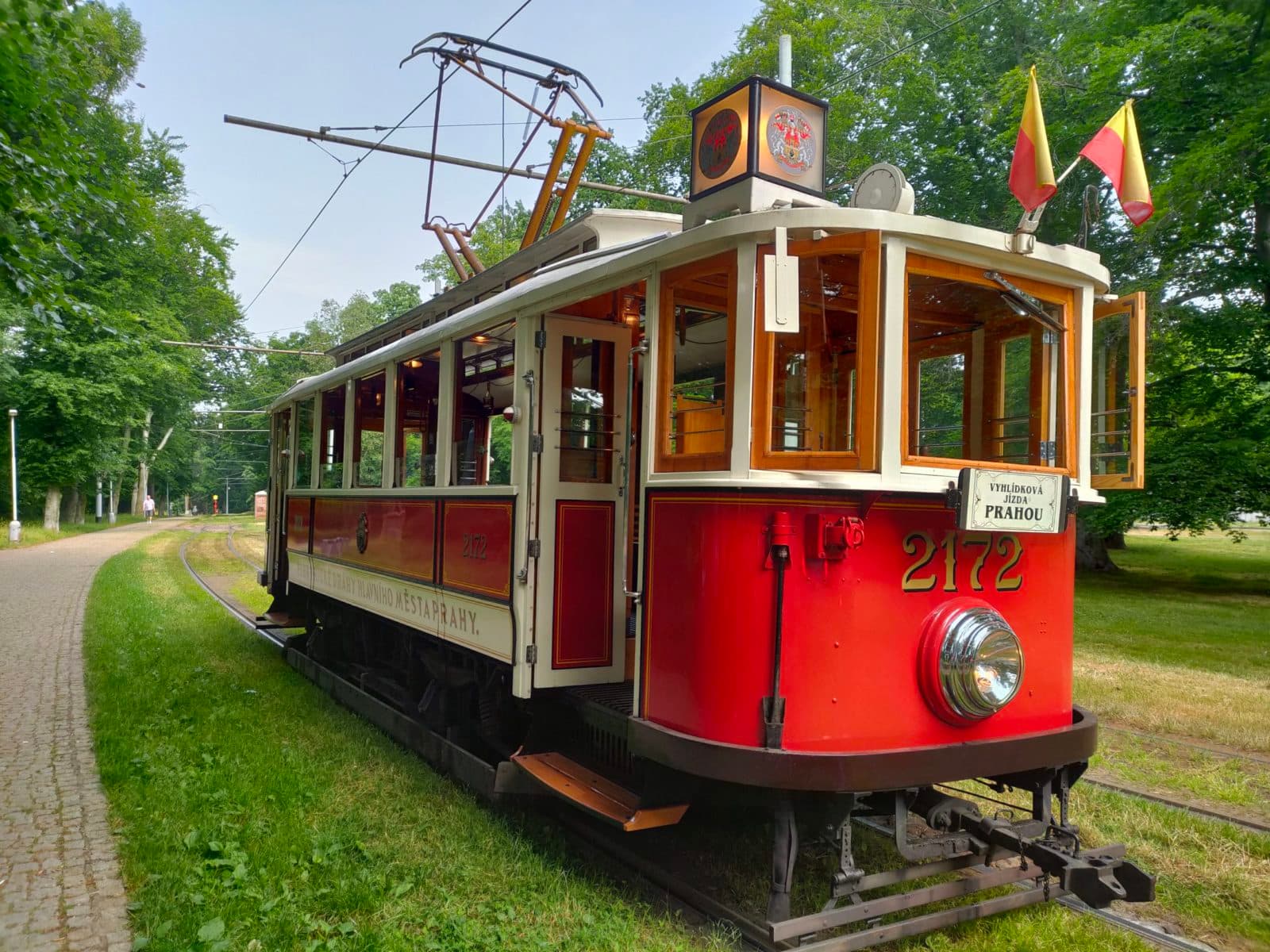 2513 Praha – historickou tramvají do krásných zahrad