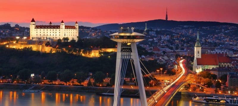 2545 Bratislava a hrad Děvín