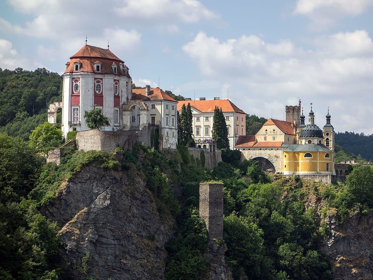 2315 Znojmo s vinným sklípkem