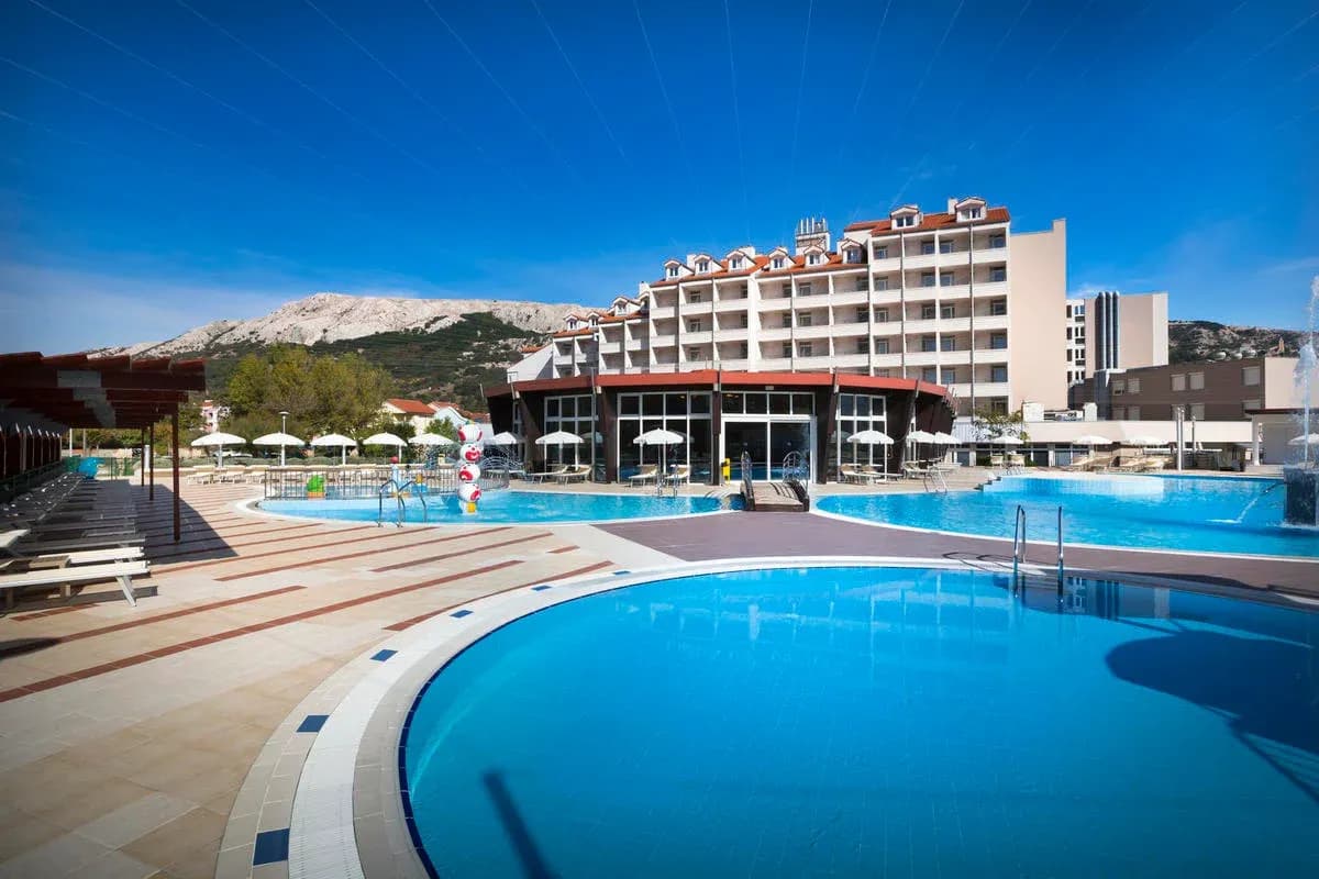 KEL2516 BAŠKA - Hotel Sunny by Valamar***