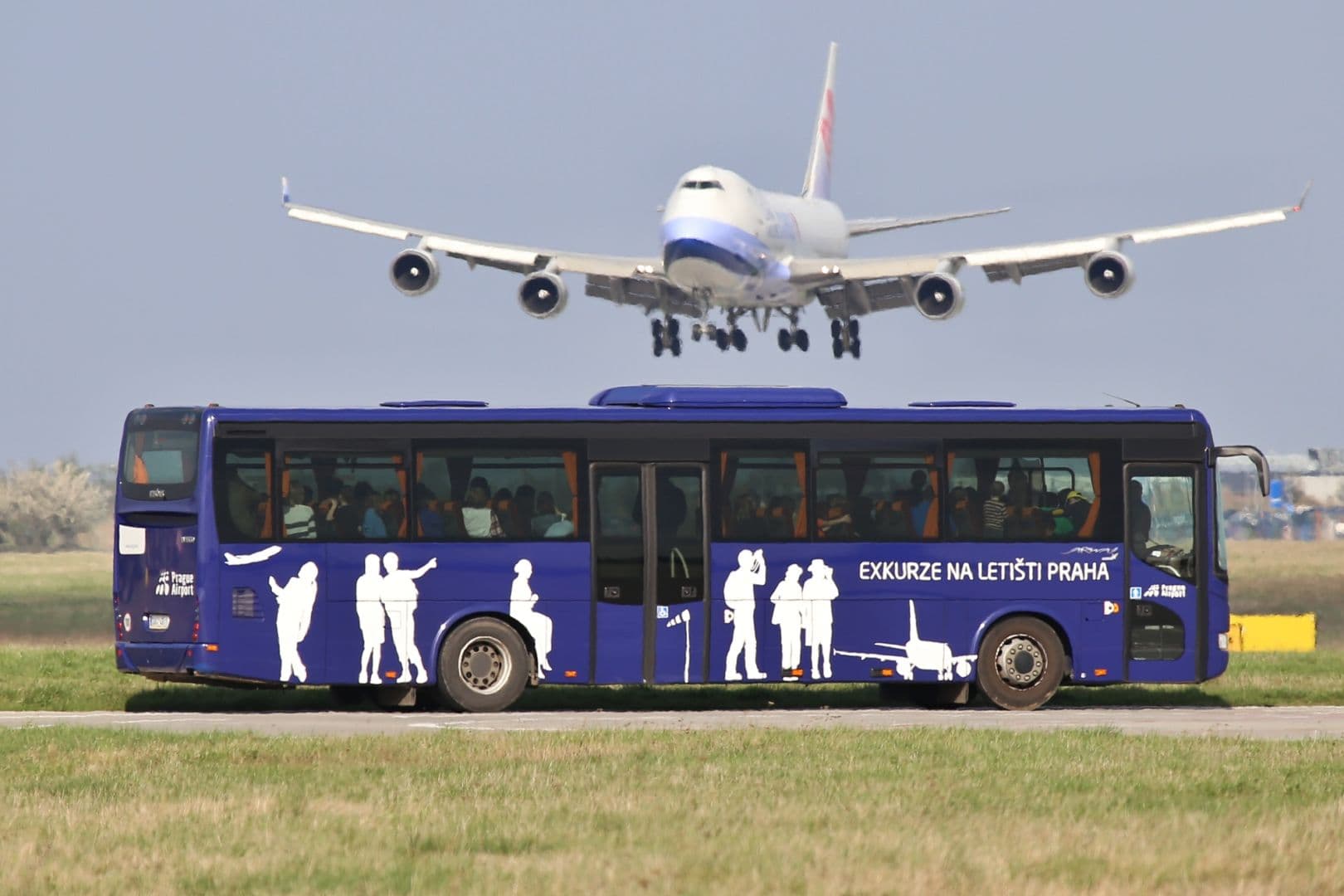 2510 Praha - za letadly na letiště V. Havla a Leteckého muzea Kbely
